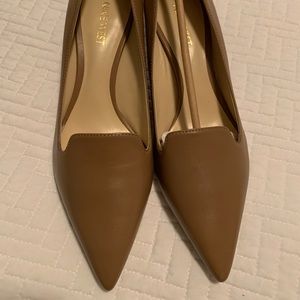 Nine West 2 inch tan heels NEW